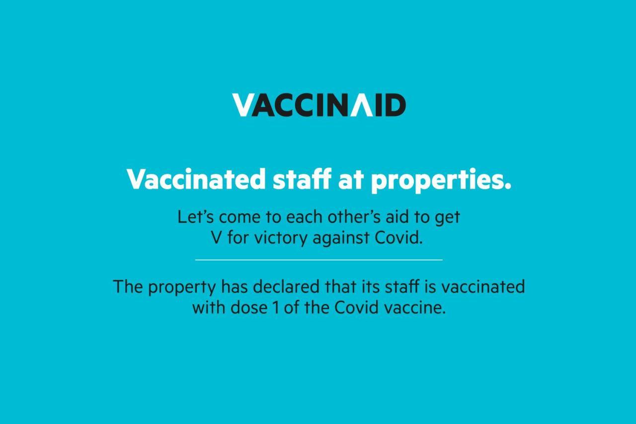 Vaccinated Staff- Oyo Flagship 60526 Five Star Grand Shamshabad Luaran gambar